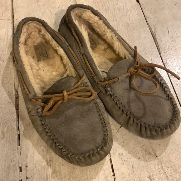 Uggs slippers. Suede shearling lined. Fair condition - Picture 1 of 6